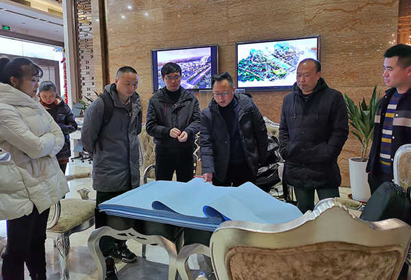 項目各單位領(lǐng)導(dǎo)對圖紙進行分析探討