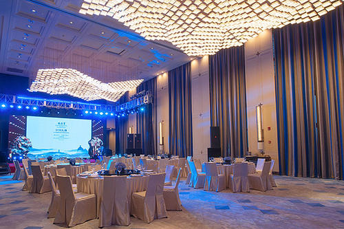 酒店新地標(biāo)，酒店設(shè)計裝修完善酒店品牌